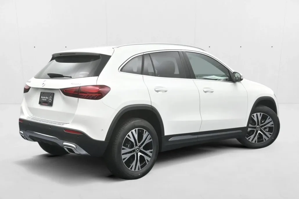 2026 Mercedes Benz GLA 250 4MATIC photo 1