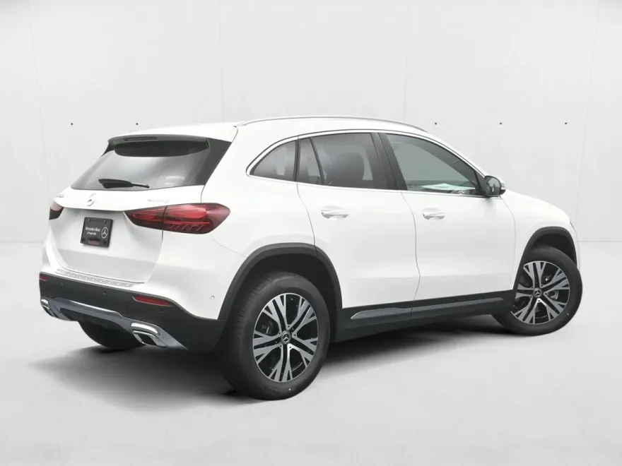 2026 Mercedes Benz GLA 250 4MATIC photo 1
