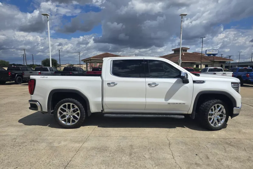 2022 Gmc Sierra 1500 SLT photo 1