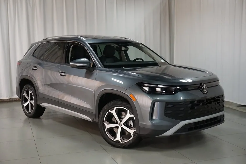 2025 Volkswagen Tiguan SE photo 1