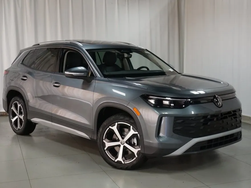 2025 Volkswagen Tiguan SE photo 1