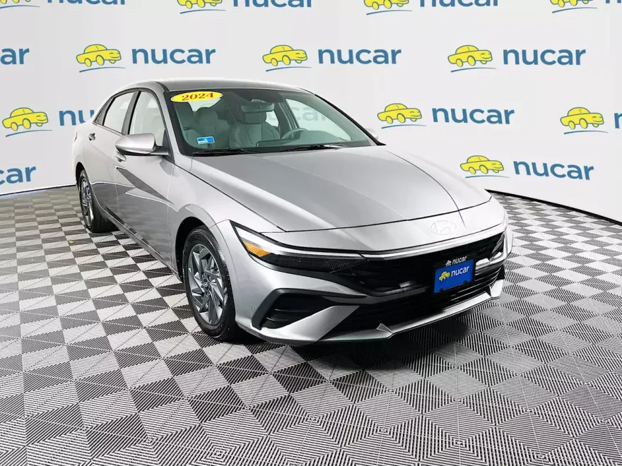 2024 Hyundai Elantra SEL photo 1