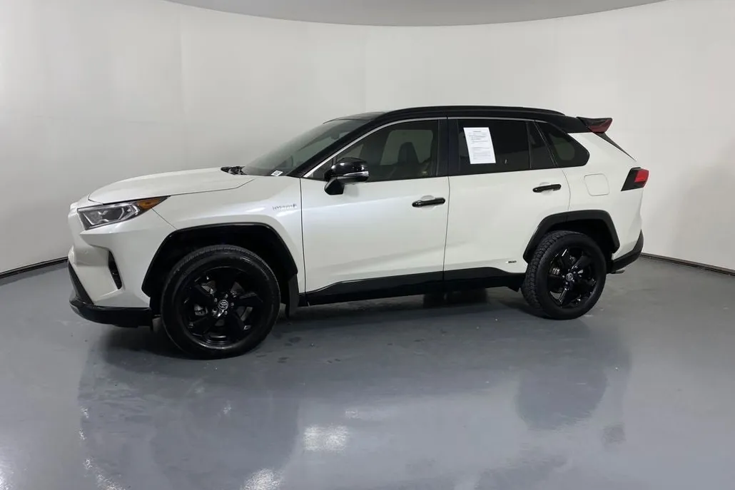 2020 Toyota RAV4 Hybrid XSE photo 1