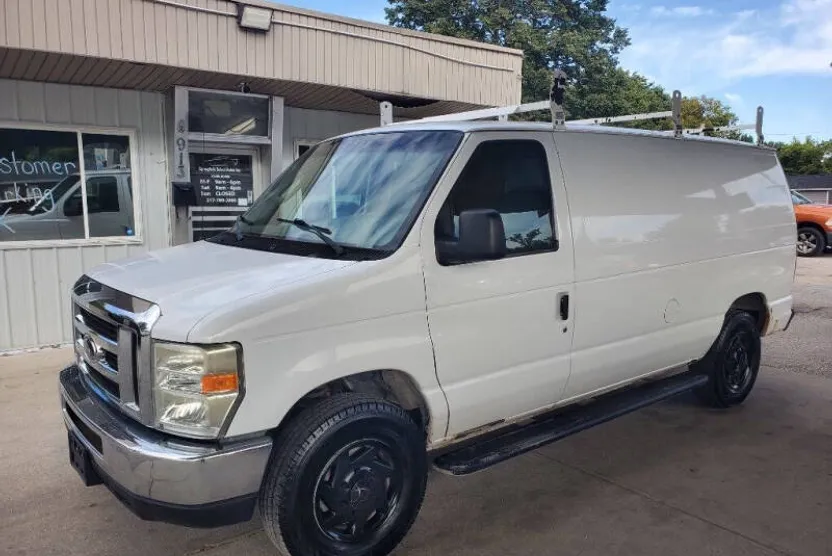 2008 Ford E-250 photo 1