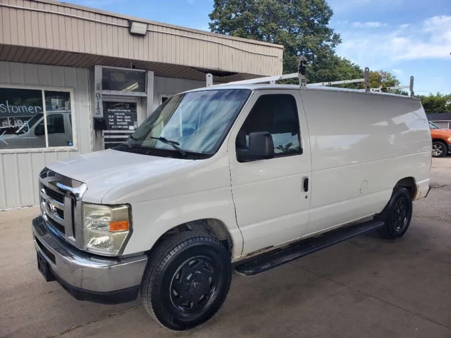 2008 Ford E-250 photo 1