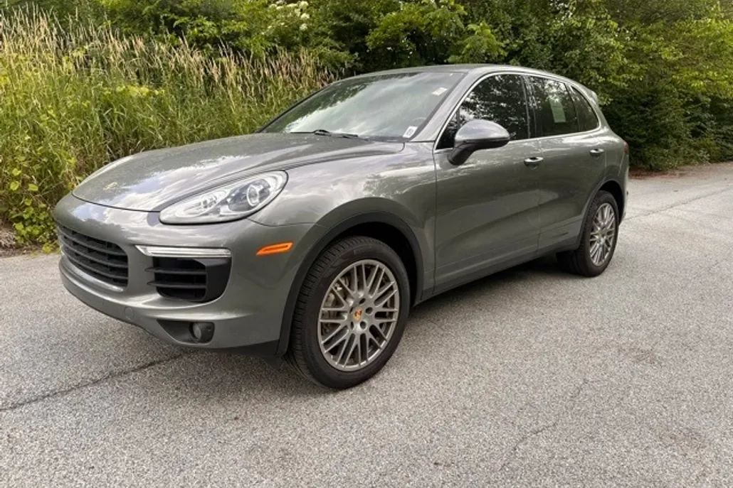2017 Porsche Cayenne S photo 1