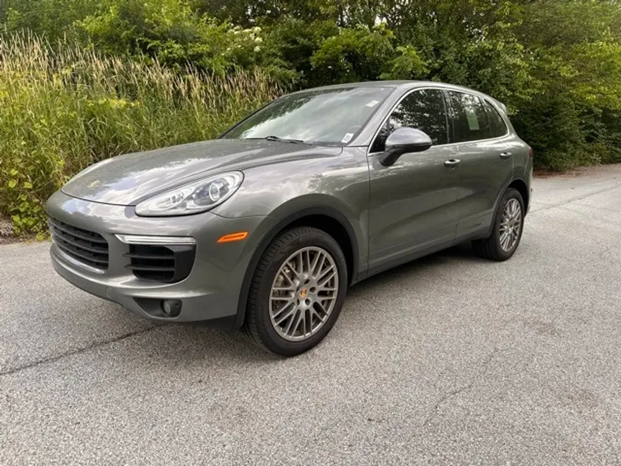 2017 Porsche Cayenne S photo 1