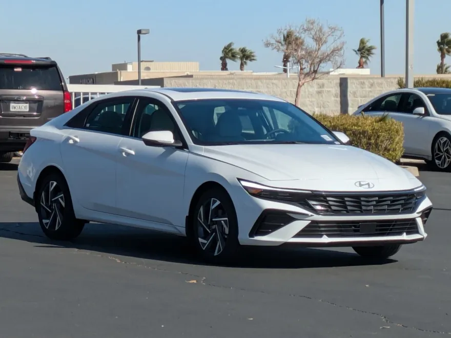 2025 Hyundai Elantra Limited photo 1