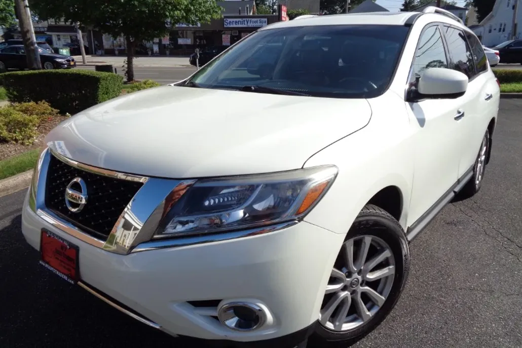 2015 Nissan Pathfinder S photo 1