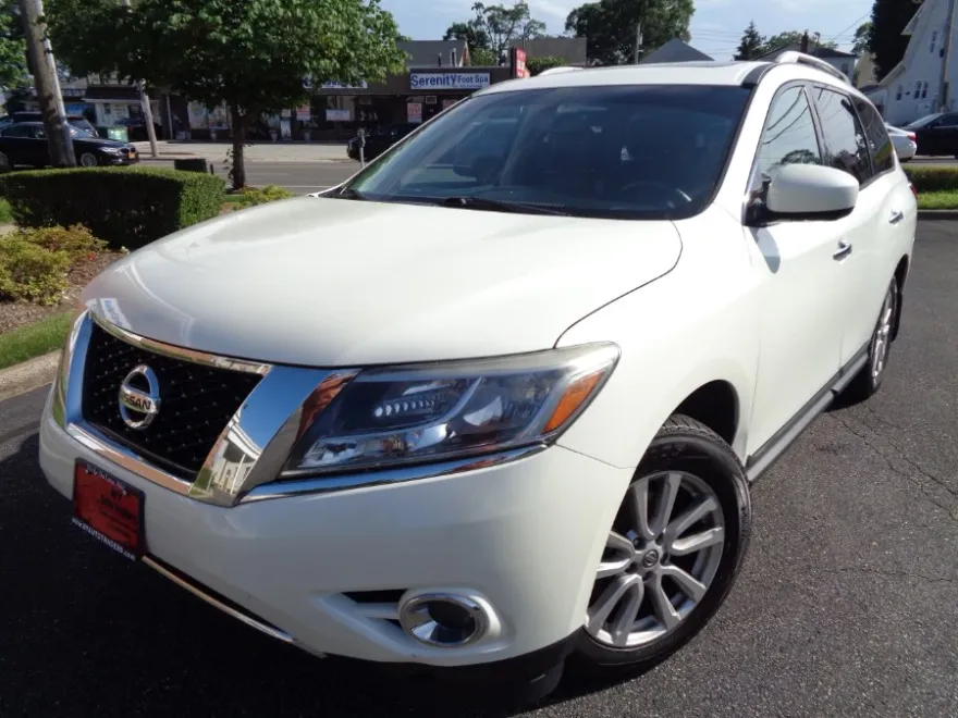 2015 Nissan Pathfinder S photo 1