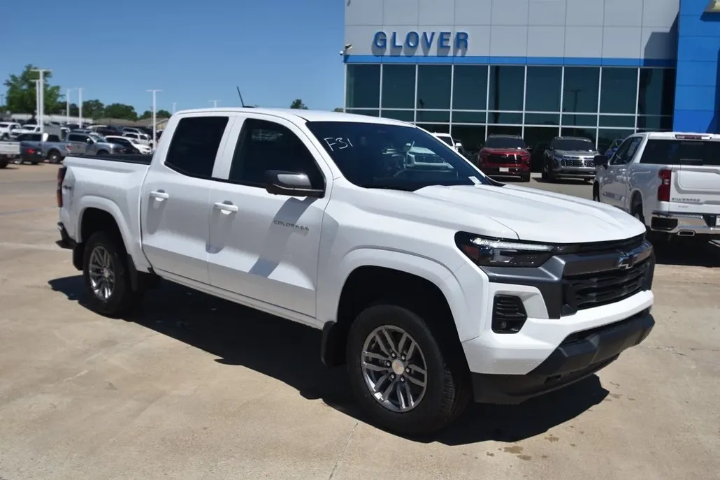 2025 Chevrolet Colorado Work Truck LT photo 1