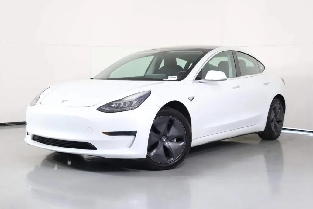 2019 Tesla Model 3 Standard Range Plus photo 1
