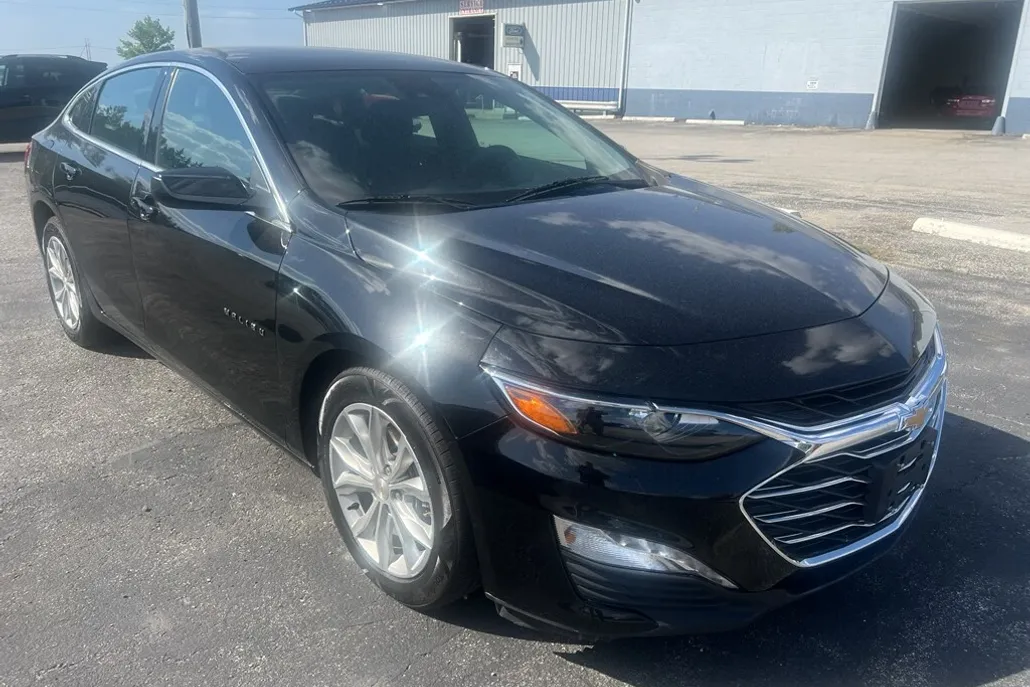 2024 Chevrolet Malibu 1LT photo 1