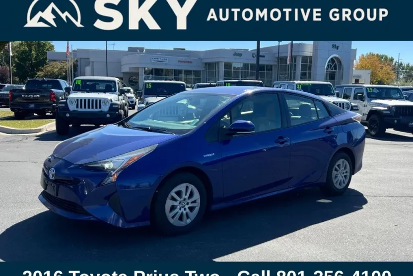 2016 Toyota Prius Two photo 1