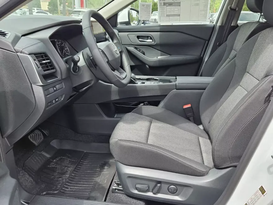 2025 Nissan Rogue SV photo 1