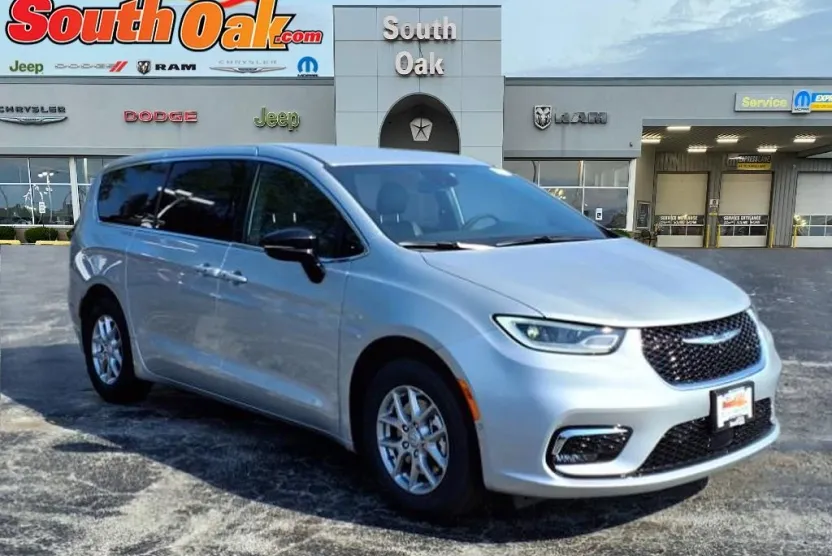 2026 Chrysler Pacifica photo 1