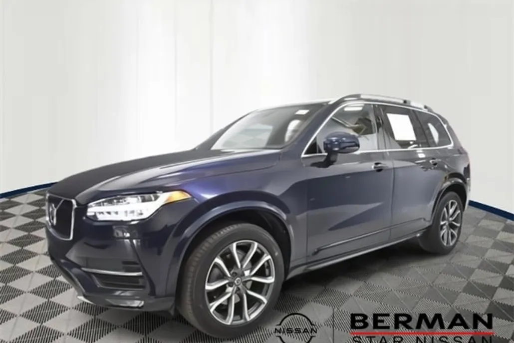 2017 Volvo XC90 Momentum photo 1