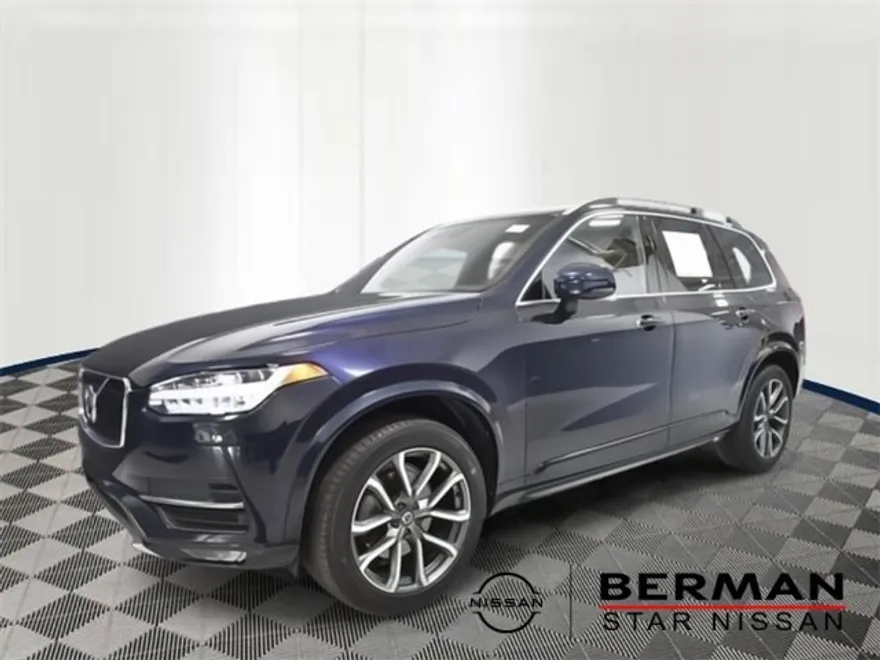 2017 Volvo XC90 Momentum photo 1