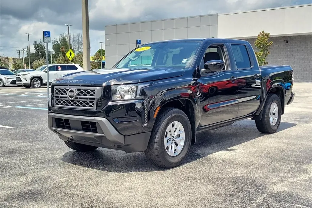 2024 Nissan Frontier SV photo 1