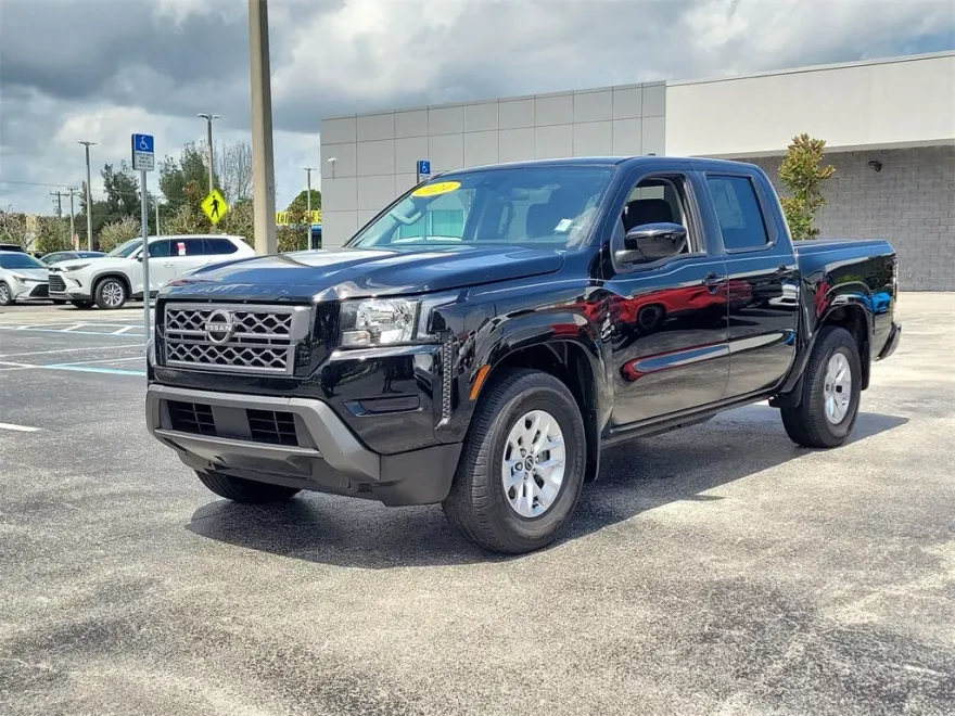 2024 Nissan Frontier SV photo 1