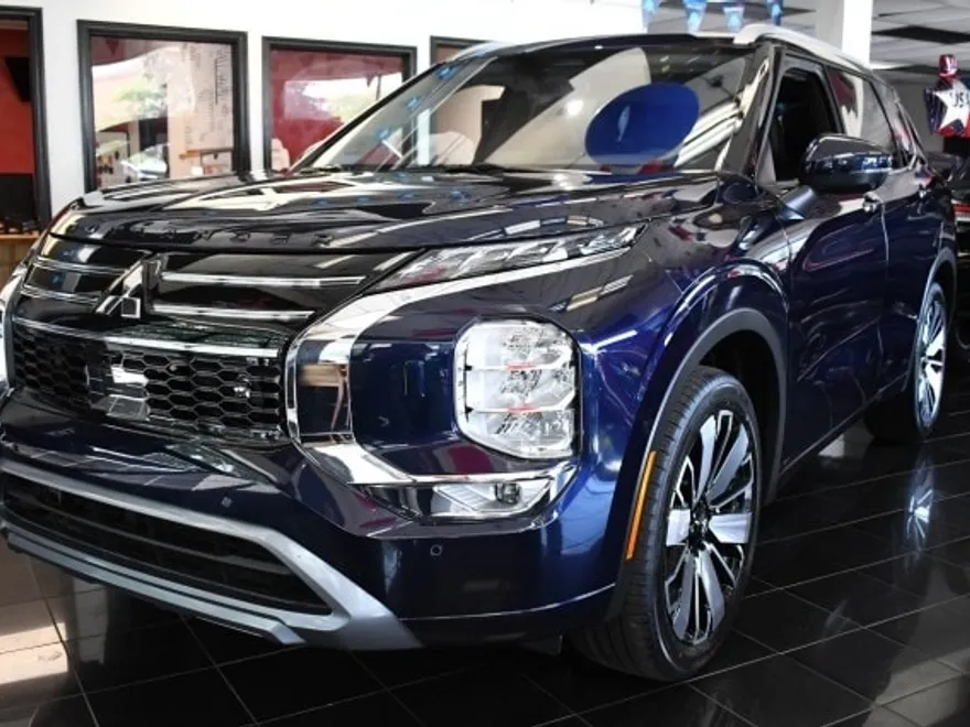 2025 Mitsubishi Outlander SEL photo 1