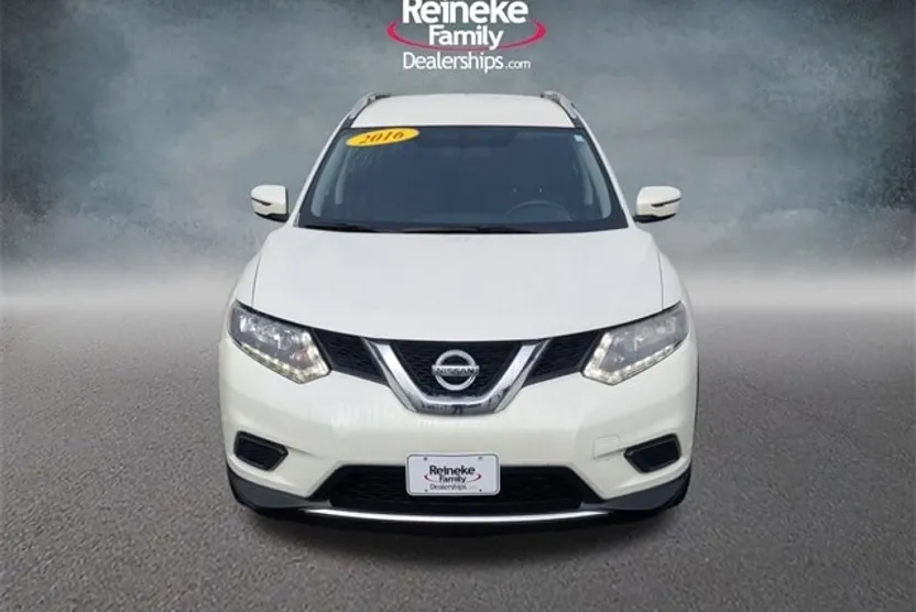 2016 Nissan Rogue SV photo 1