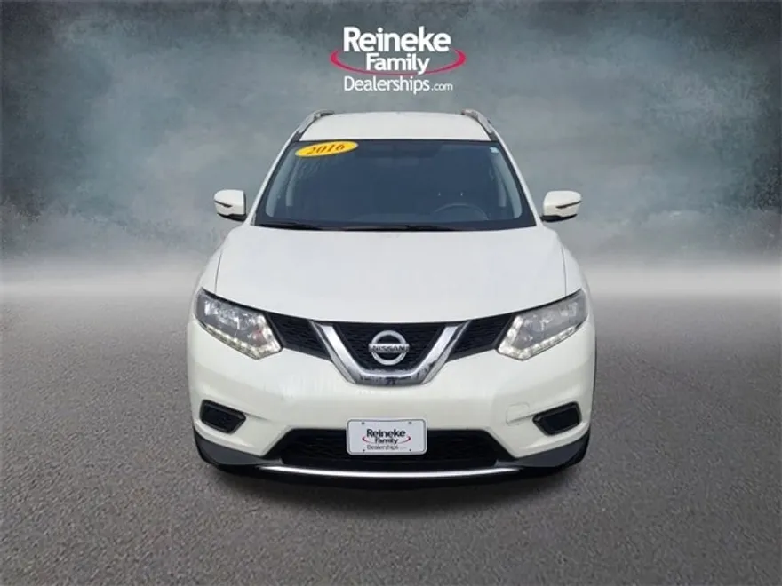 2016 Nissan Rogue SV photo 1