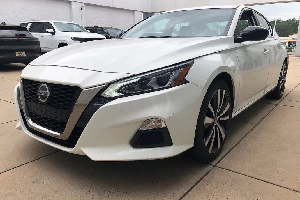 2022 Nissan Altima 2.5 SR photo 1