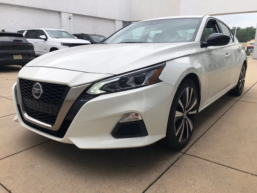 2022 Nissan Altima 2.5 SR photo 1