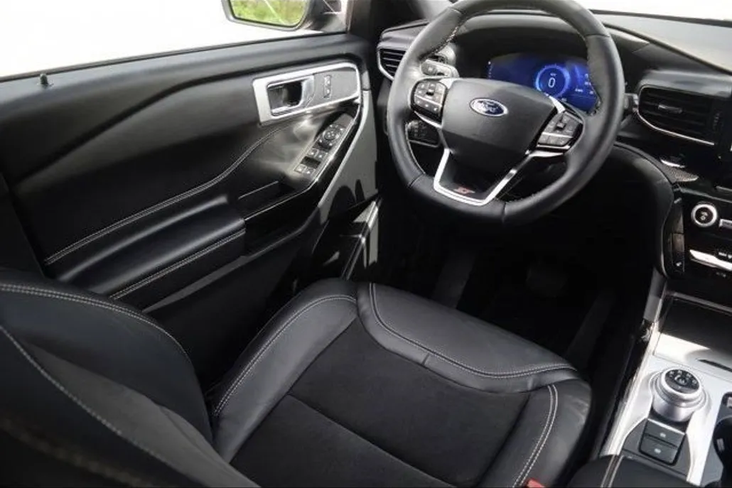 2022 Ford Explorer ST photo 1