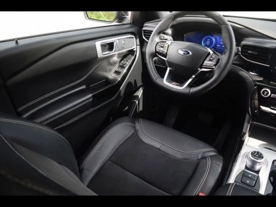 2022 Ford Explorer ST photo 1