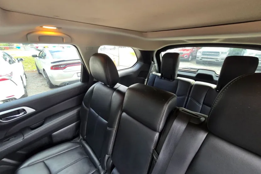 2015 Nissan Pathfinder SL photo 1