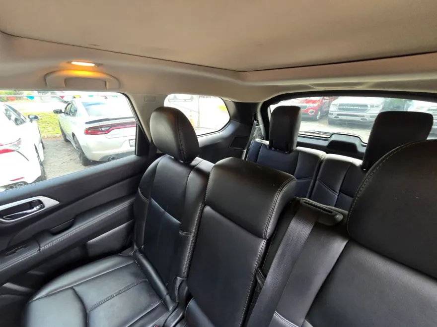 2015 Nissan Pathfinder SL photo 1