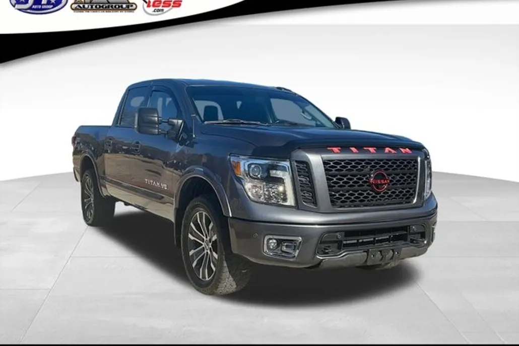 2019 Nissan Titan PRO-4X photo 1