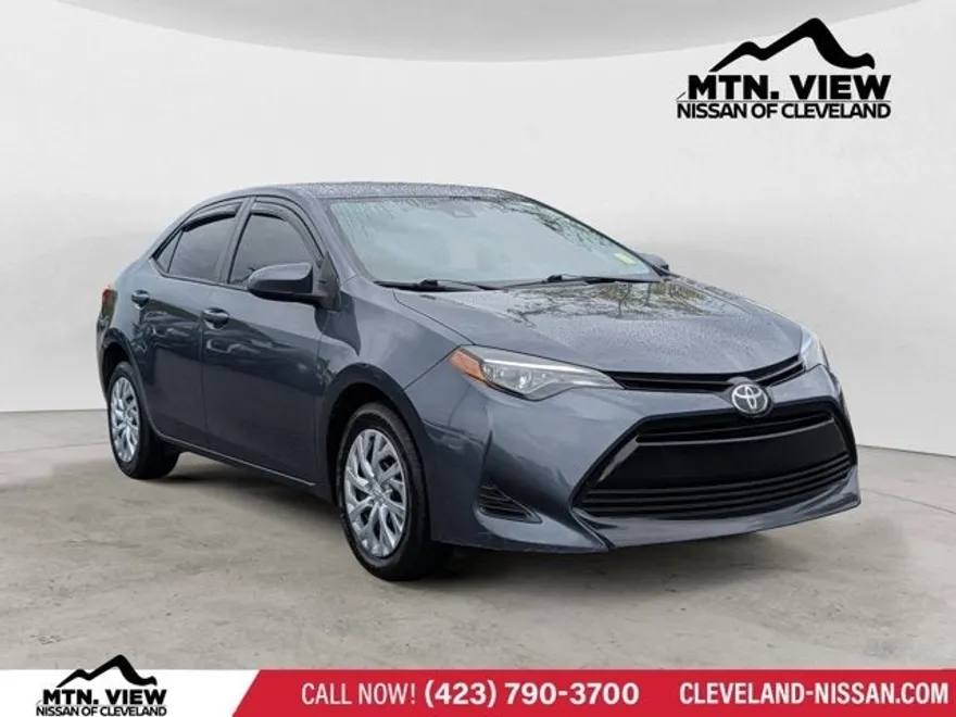 2019 Toyota Corolla LE photo 1