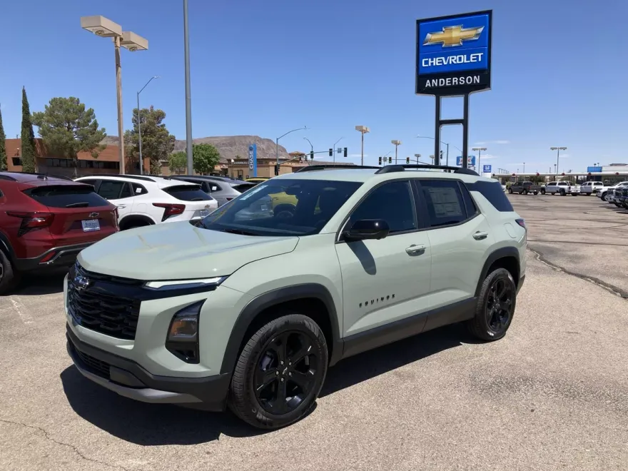 2026 Chevrolet Equinox LT photo 1