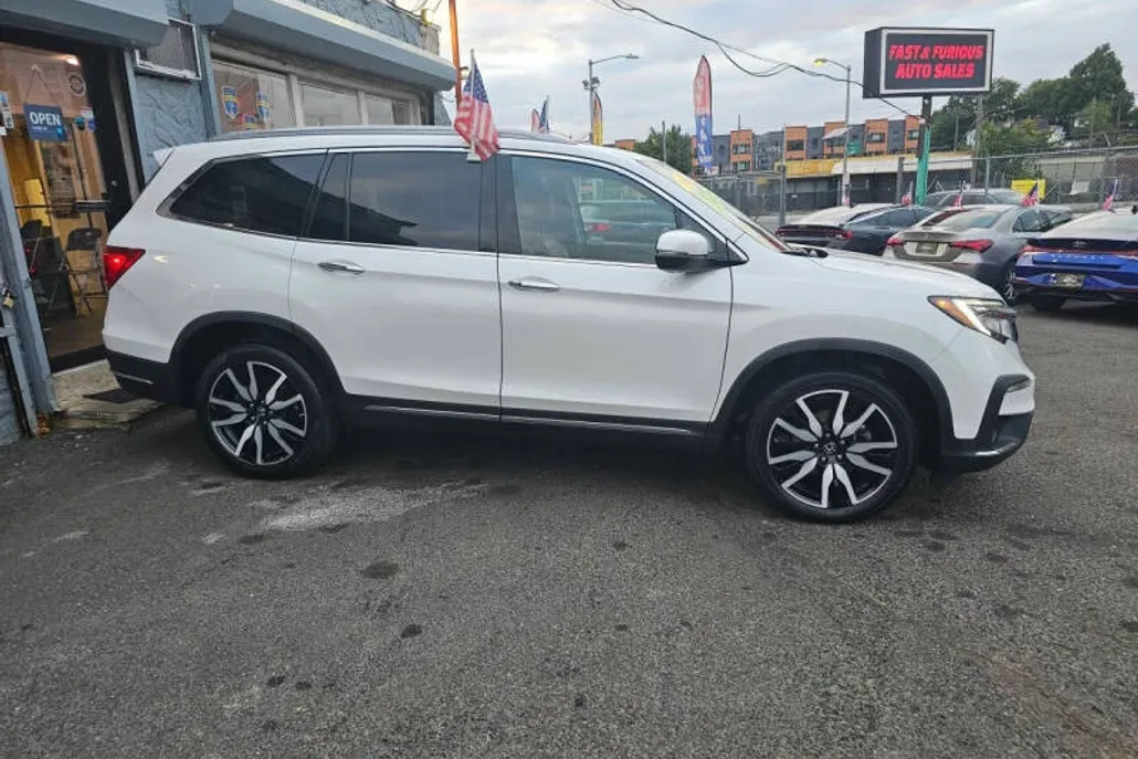 2022 Honda Pilot Touring photo 1
