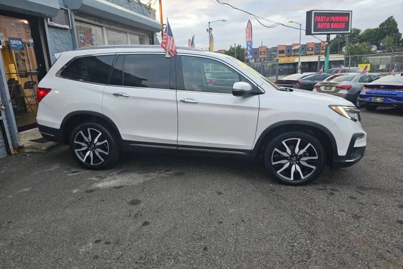 2022 Honda Pilot Touring photo 1