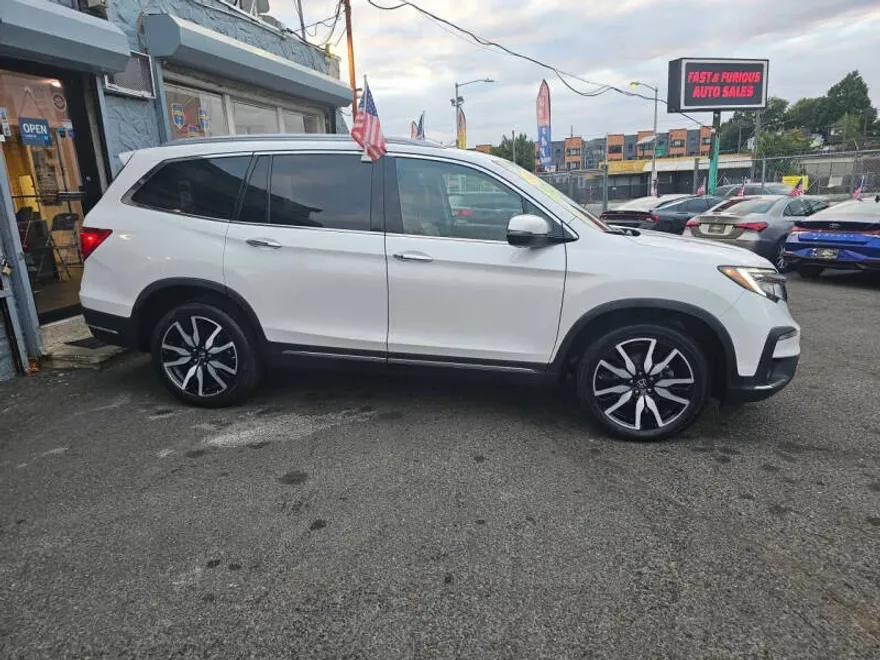 2022 Honda Pilot Touring photo 1