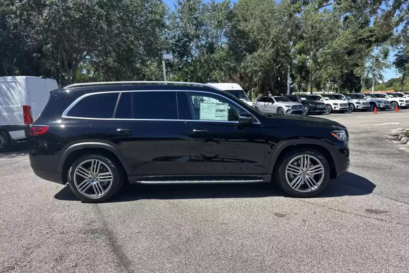 2026 Mercedes Benz GLS 450 4MATIC photo 1