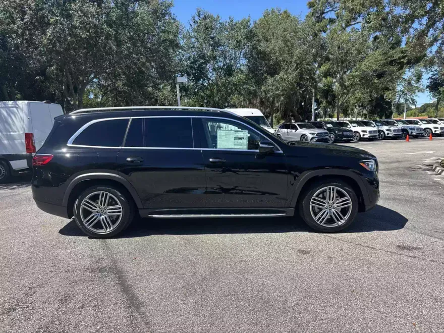 2026 Mercedes Benz GLS 450 4MATIC photo 1