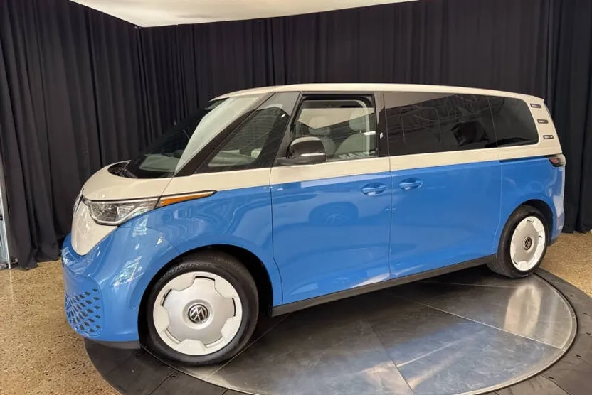 2025 Volkswagen ID. Buzz photo 1