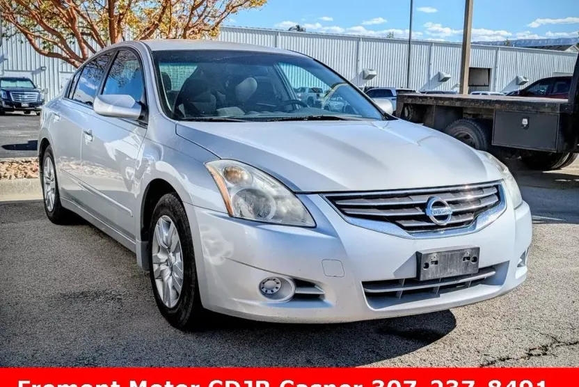 2012 Nissan Altima 2.5 S photo 1