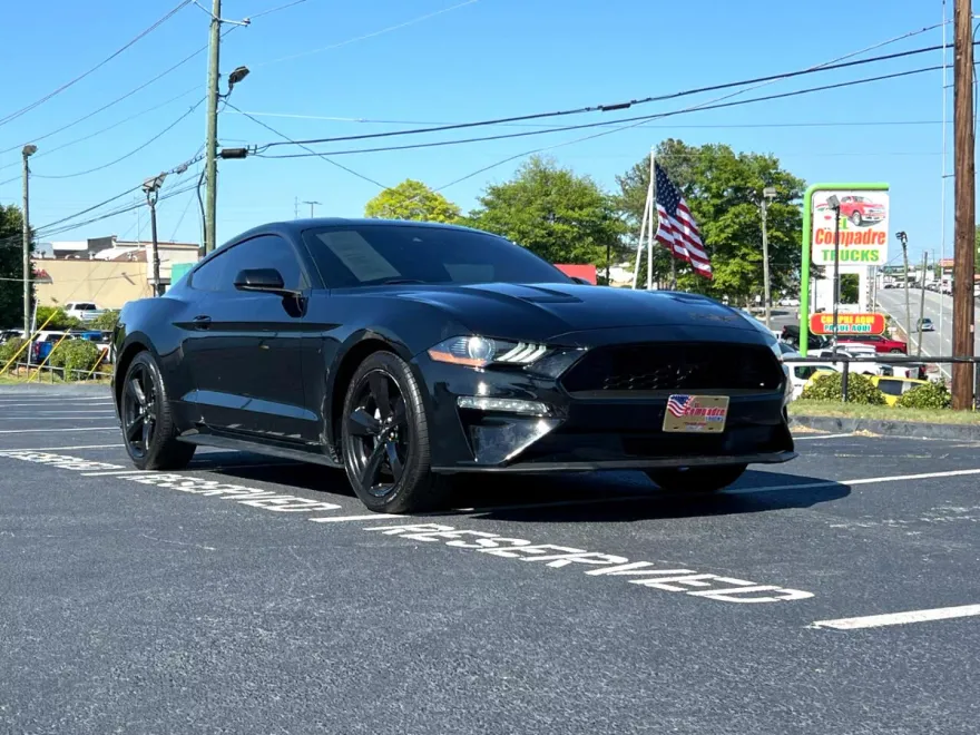 2022 Ford Mustang EcoBoost photo 1