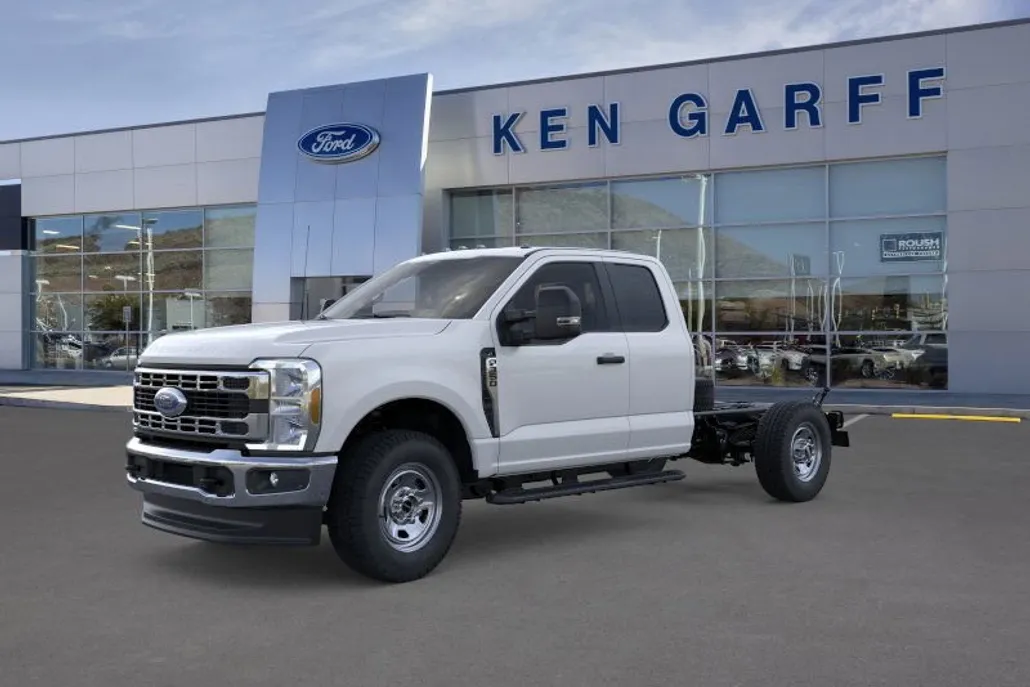 2025 Ford F-350 XL photo 1