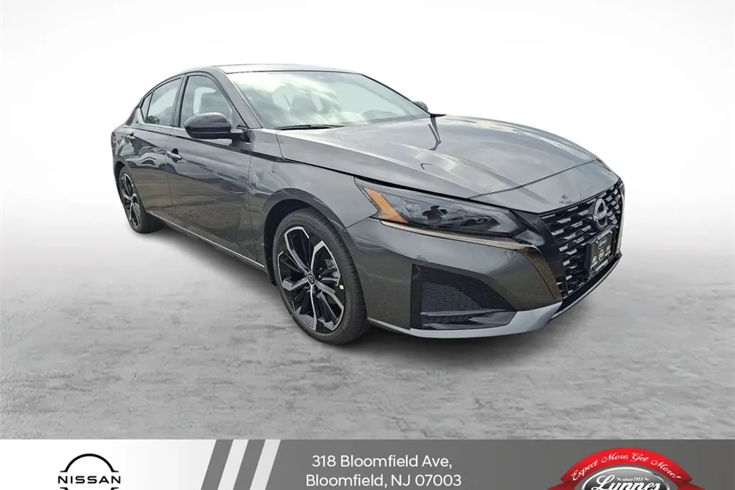 2025 Nissan Altima SR photo 1