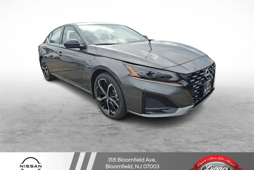2025 Nissan Altima SR photo 1