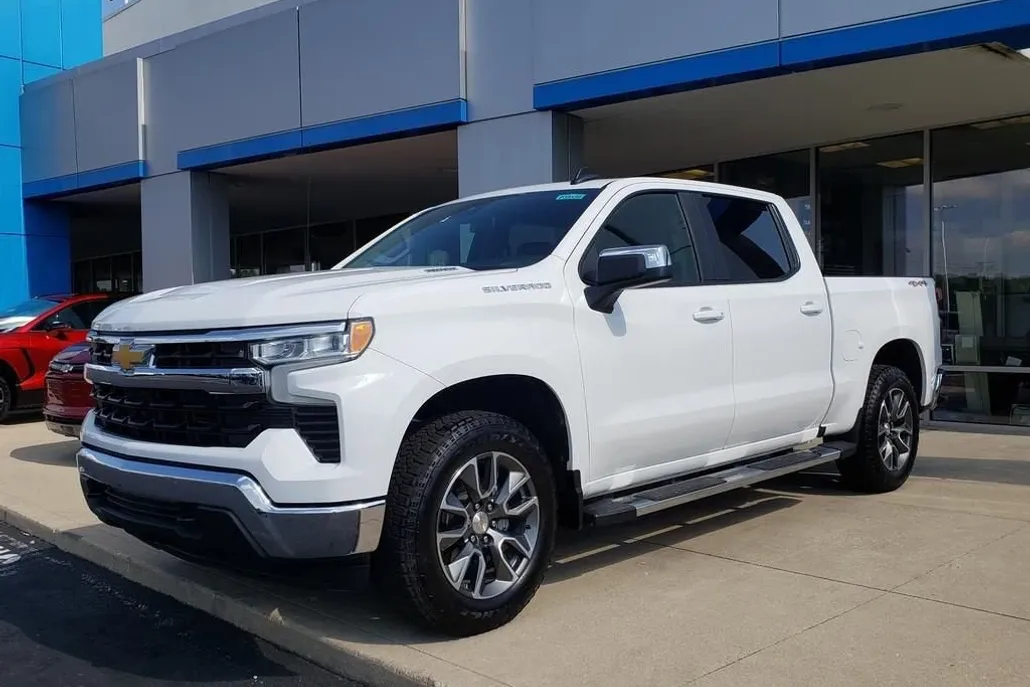 2025 Chevrolet Silverado 1500 LT photo 1