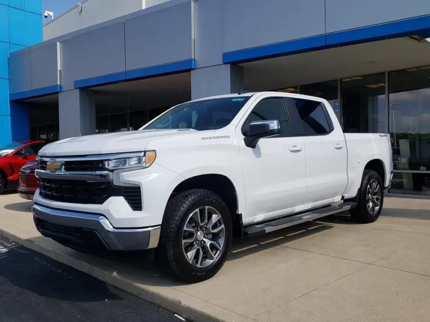 2025 Chevrolet Silverado 1500 LT photo 1