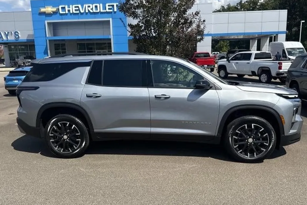 2026 Chevrolet Traverse 1LT photo 1